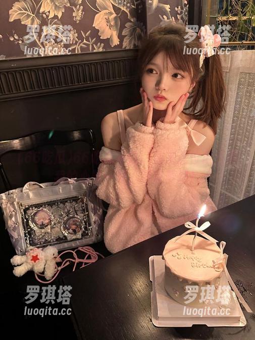 66吃瓜导航：看来这位瓜王和我的心情一样，简直梦幻！