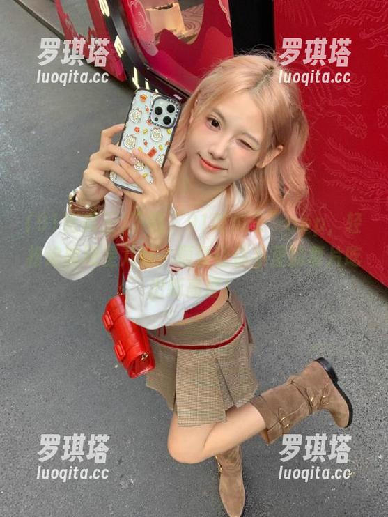 下载“91吃瓜王”app，轻松追踪明星八卦，顺便让你手里的薯片吃出新高度！