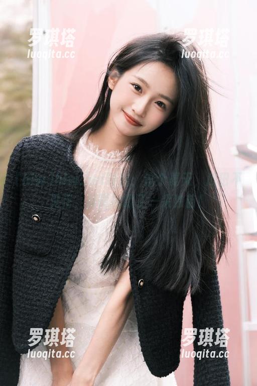 hlw hlw.bet导航:这个夏天,瓜田不见花,反而抢瞅了一朵独苗!