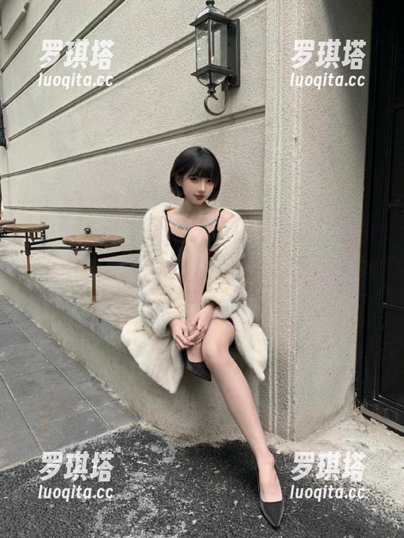 www51 下载了www51的app,我是不是又无意间打开了新一季的八卦大戏?