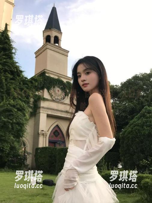 黑料社在线：你瞧这瓜，入口争先恐后，哈哈！