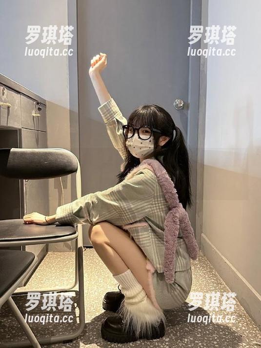 黑料社 黑料社又发链接了,快来一起狂吃瓜,谁知道又是什么不靠谱的八卦呢?