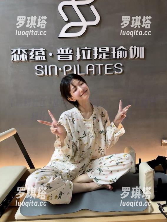 官网入口嗨翻天，记得下载黑料社区，瓜界party等着你！