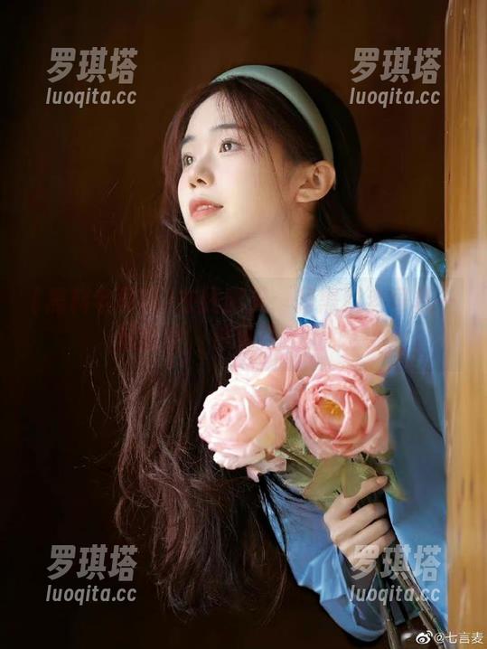 在线聊天：跟黑料老司机一起扒皮，神秘更贴近哦！
